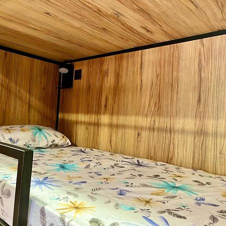 Velvet Hostel Мадрид Экстерьер фото