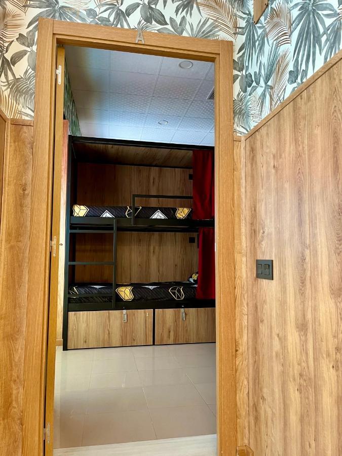Velvet Hostel Мадрид Экстерьер фото