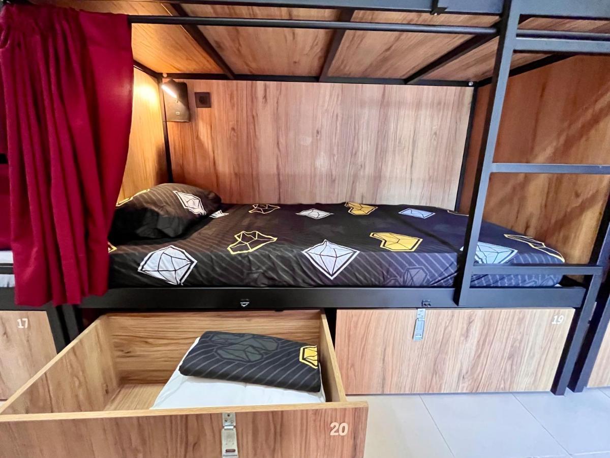 Velvet Hostel Мадрид Экстерьер фото