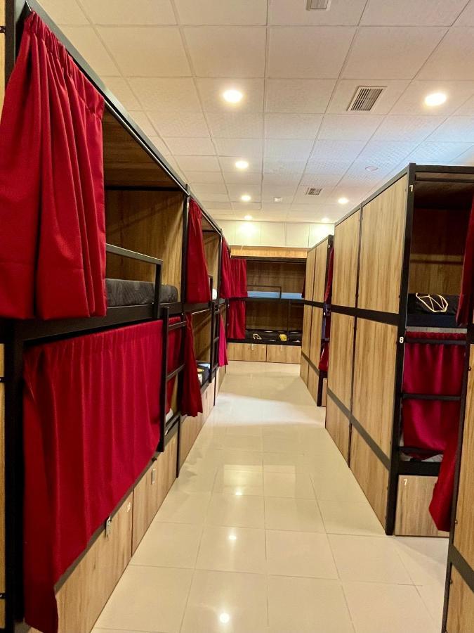 Velvet Hostel Мадрид Экстерьер фото