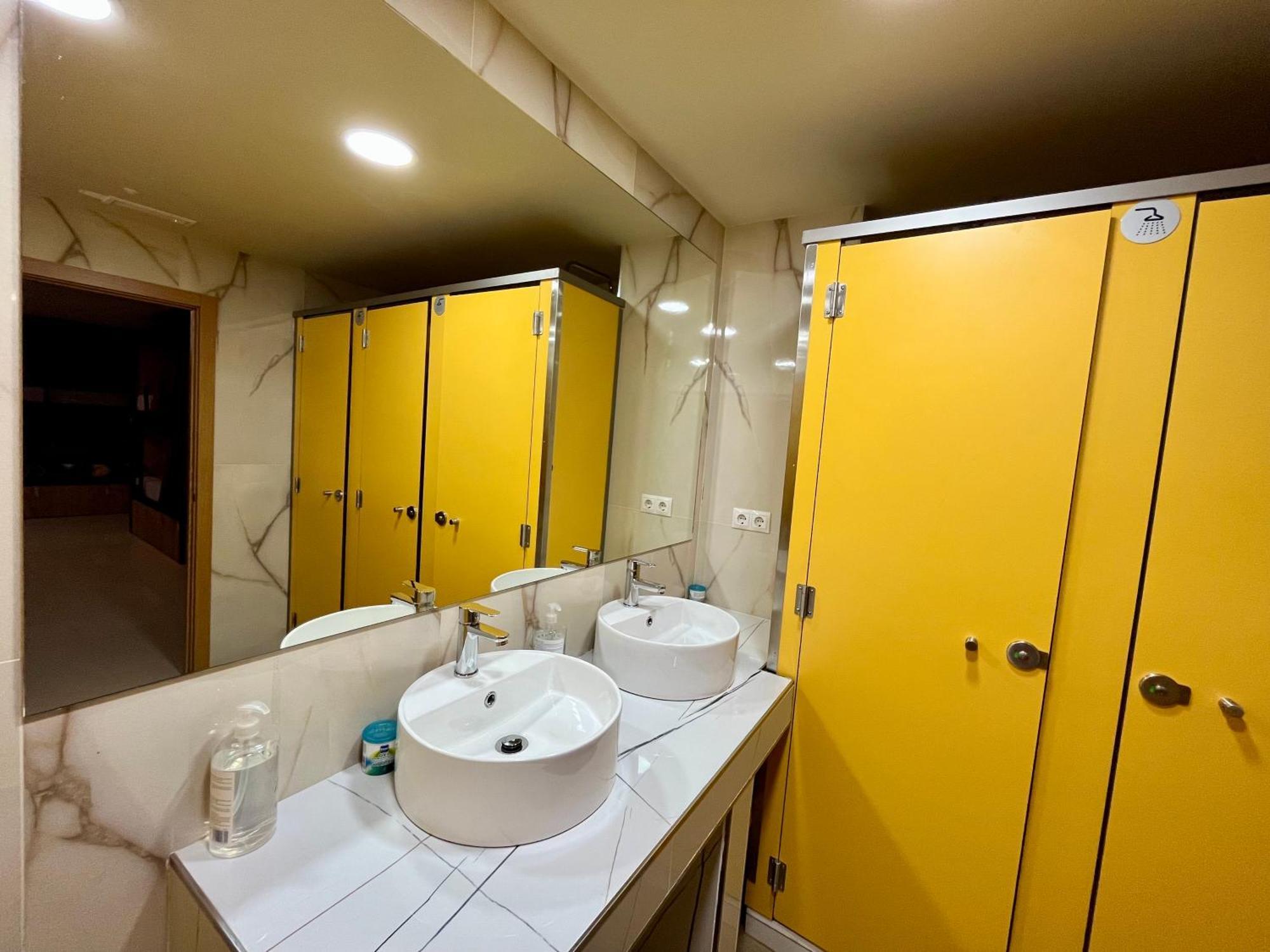 Velvet Hostel Мадрид Экстерьер фото