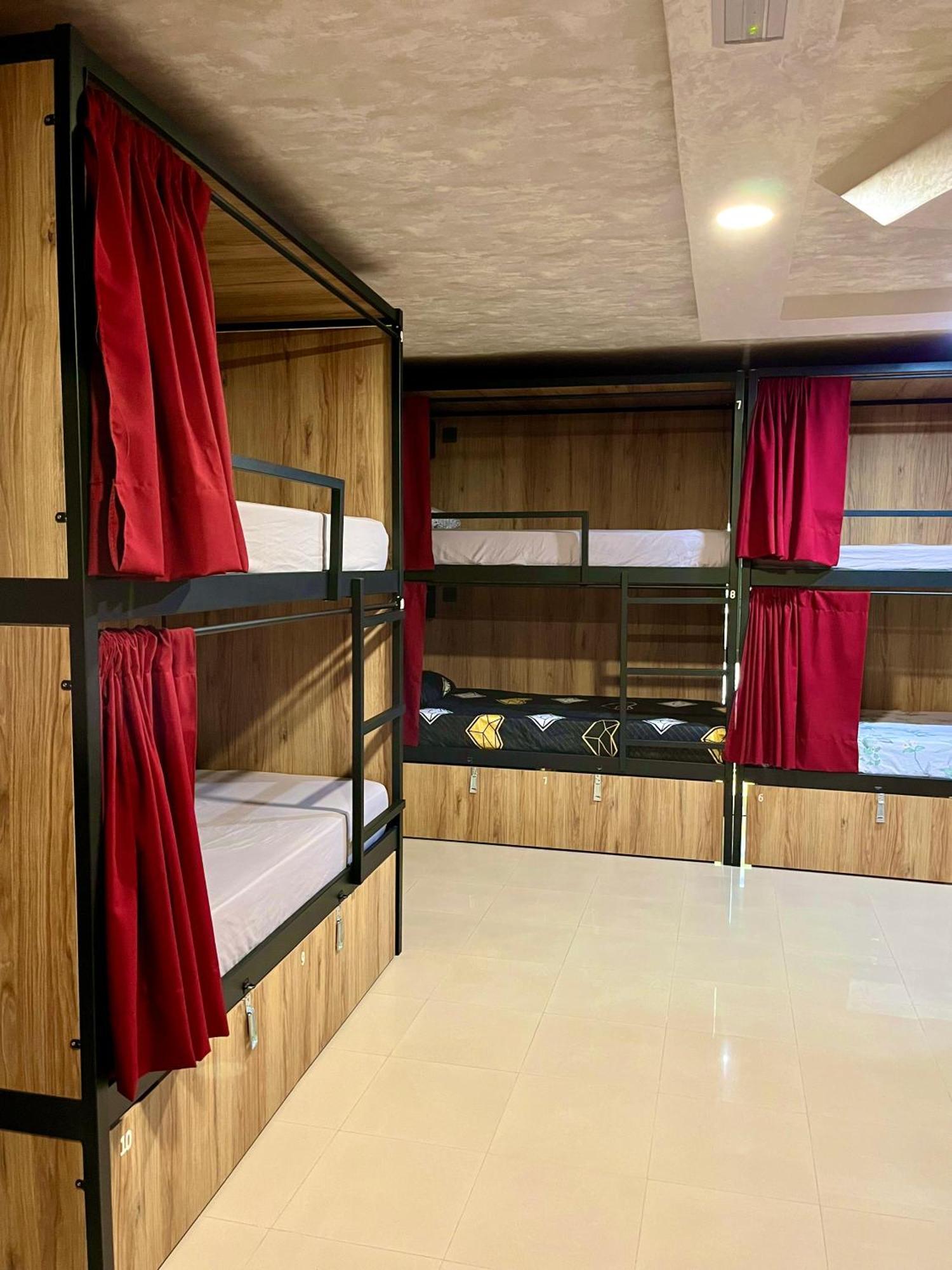 Velvet Hostel Мадрид Экстерьер фото