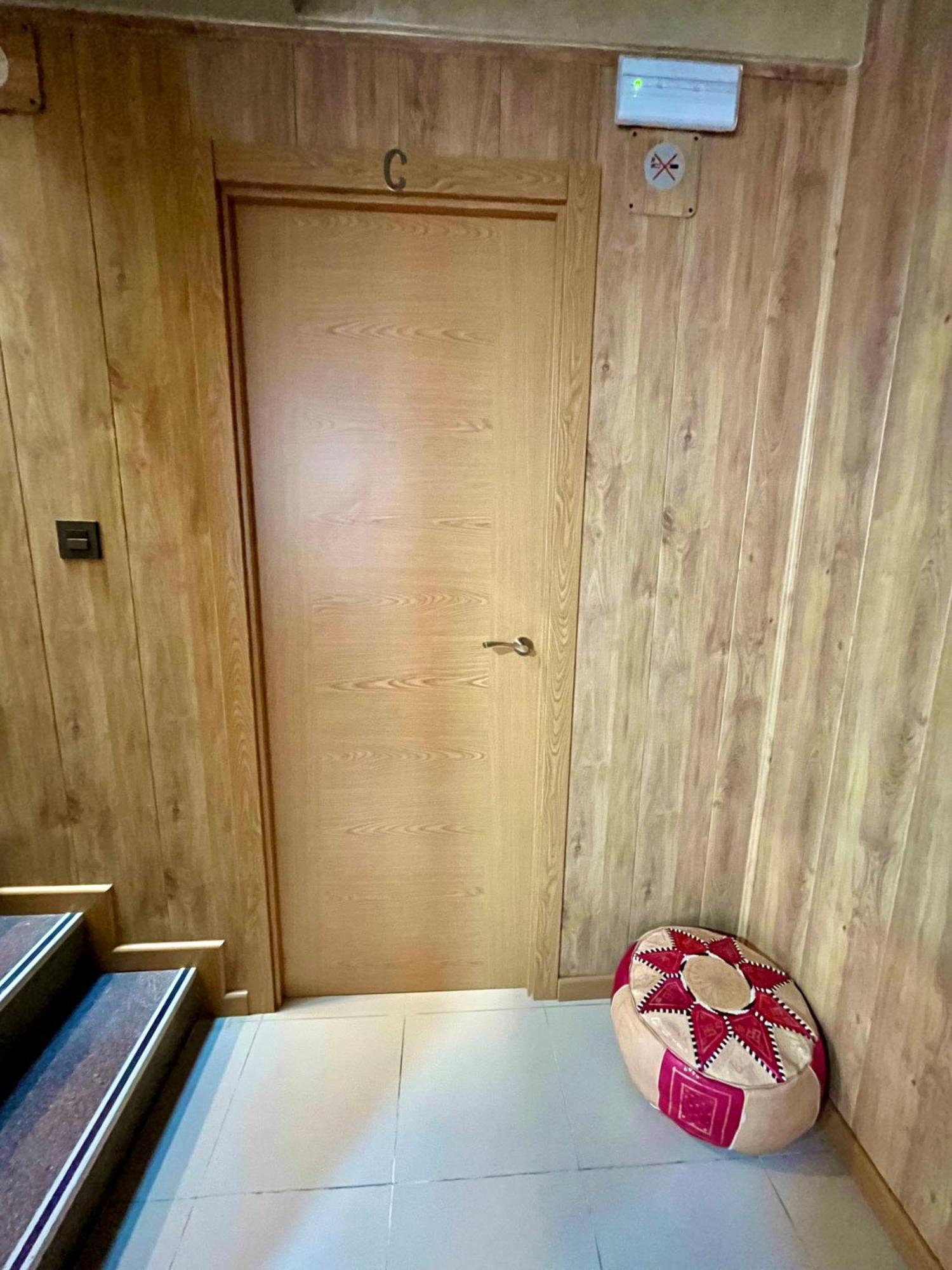 Velvet Hostel Мадрид Экстерьер фото