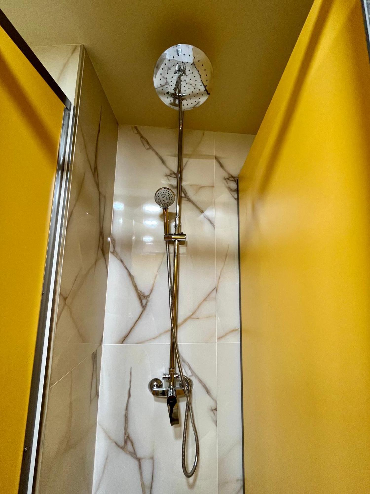 Velvet Hostel Мадрид Экстерьер фото