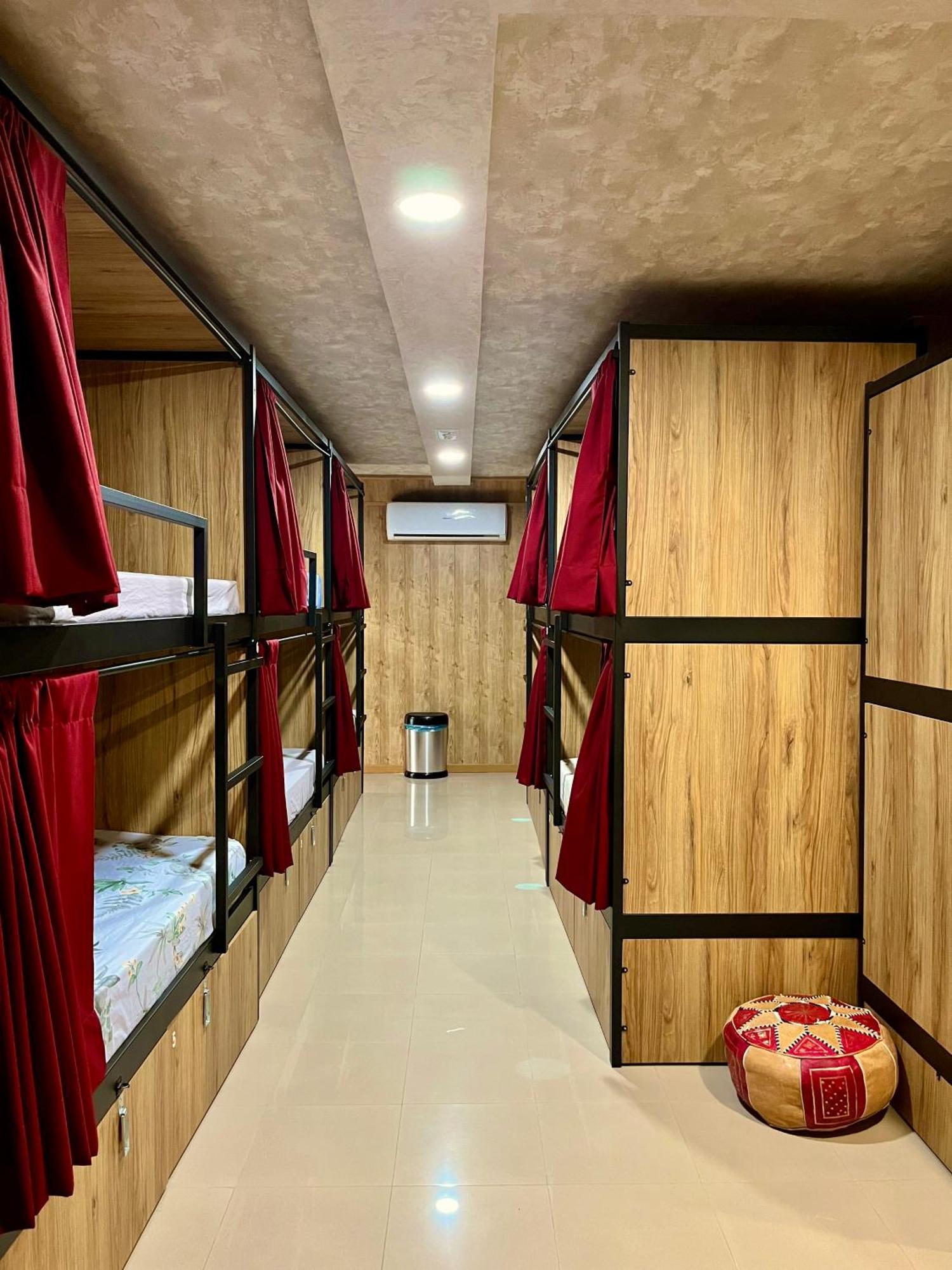 Velvet Hostel Мадрид Экстерьер фото