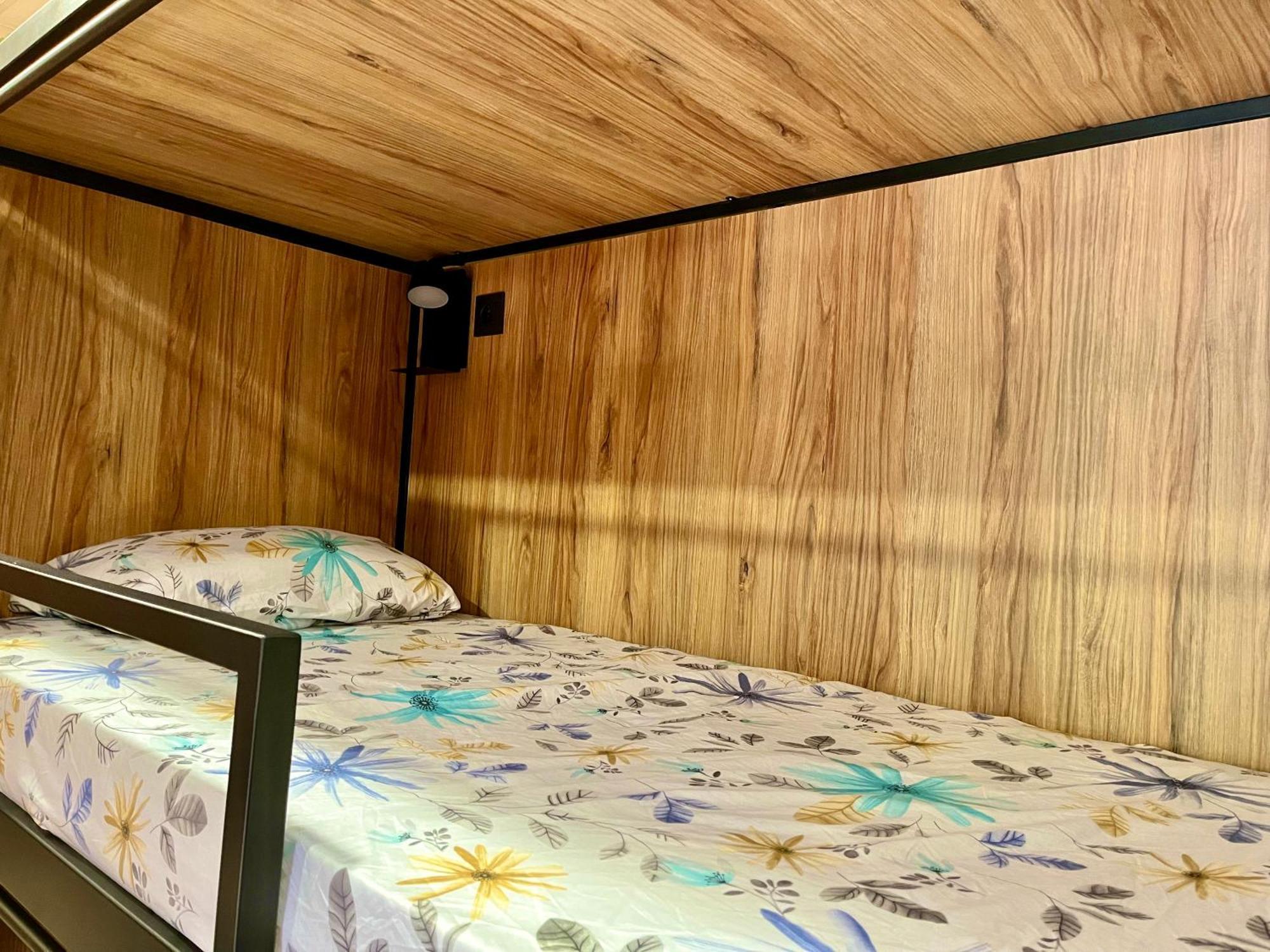 Velvet Hostel Мадрид Экстерьер фото